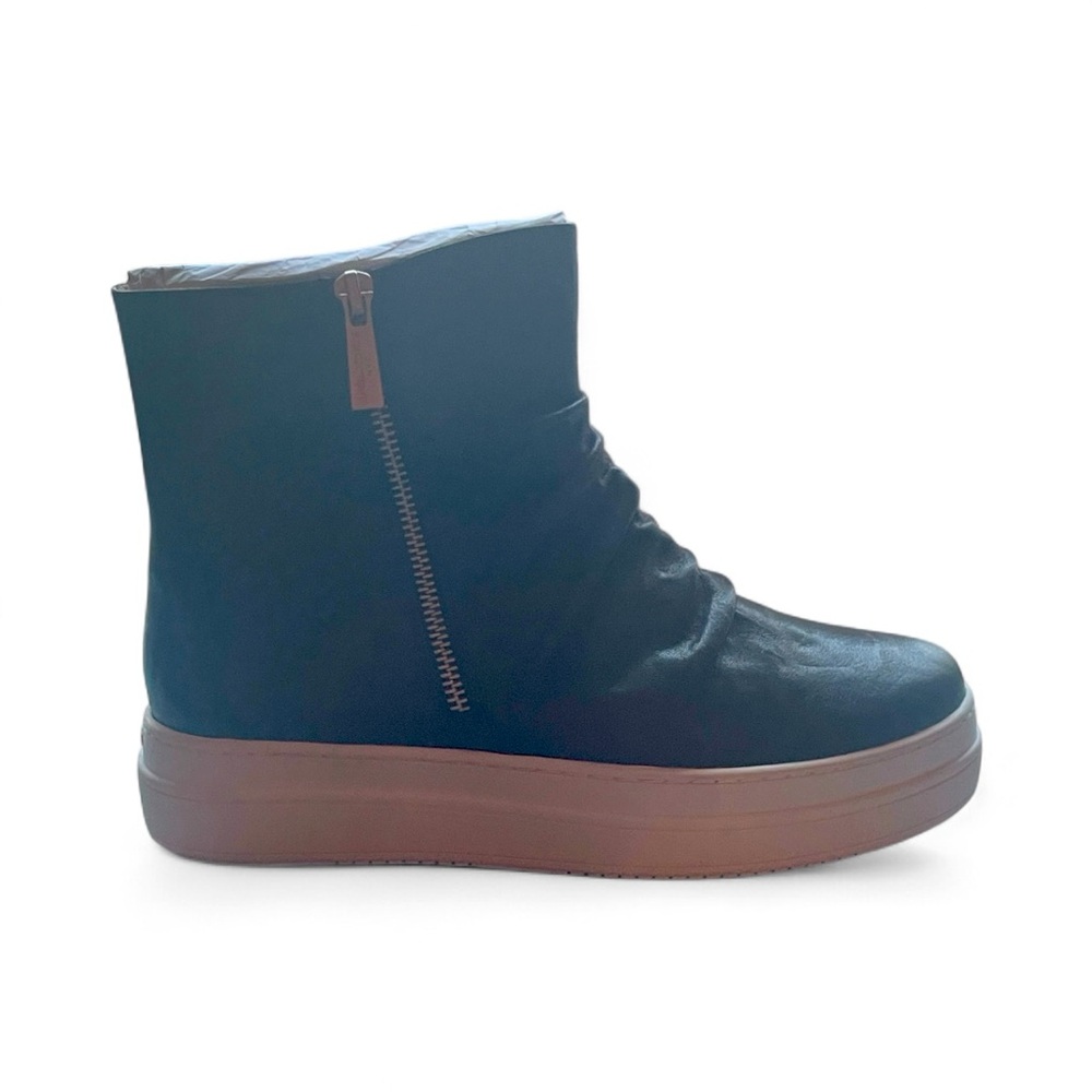 J/SLIDES Black High-Top Sneakers with Zipper